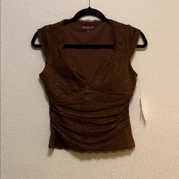 NWT Abercrombie Zoe Bra-Free Lace Top S - Picture 3 of 3